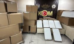 İzmir’de minibüsten 1 milyon 100 bin makaron çıktı