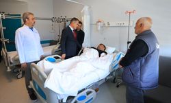 Muğla Valisi Akbıyık, kazada yaralanan muhtarı ziyaret etti