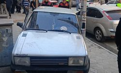 Soma’da polisten kaçan araç trafo ile direk arasına sıkıştı