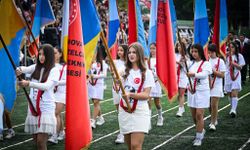 Bornova’da Cumhuriyet Bayramı coşkusu: Binlerce kişi yürüdü!