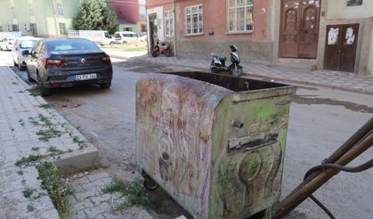 Kan donduran anlar: Yeni doğmuş bebeğini çöpe attı