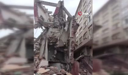 İstanbul'da bina yan binanın üzerine devrildi! Çok sayıda ekip sevk edildi