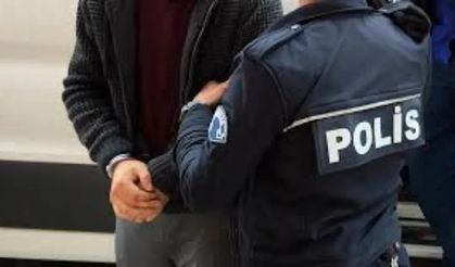 Madde bağımlısı şahıs polise hakaret edip satırla saldırdı! 6 yaralı