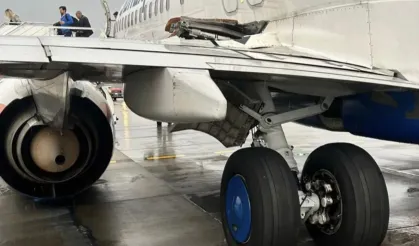 Antalya Havalimanı'nda panik! Uçağın iniş takımları kırıldı