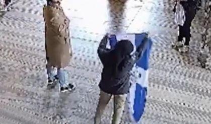 Ayasofya’da provokasyon! Bayrak açan iki Yunan turist tutuklandı