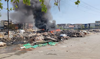 Buca'da sanayi atıklarının döküldüğü alanda yangın!