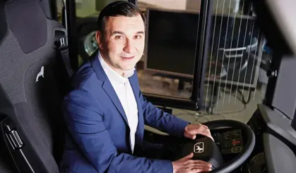 Avrupa'da otobüsün direksiyonuna Barbaros Oktay geçti