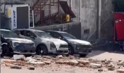 Kağıthane’de duvar otoparka çöktü: 12 sıfır araçta 30 milyon liralık zarar