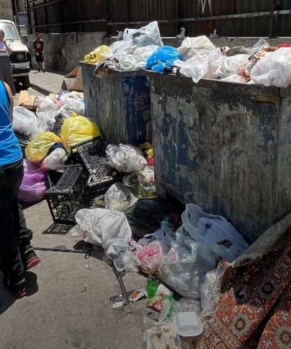 Buca’da çöp dağları büyüyor: İşçiler 3 gündür iş bırakıyor