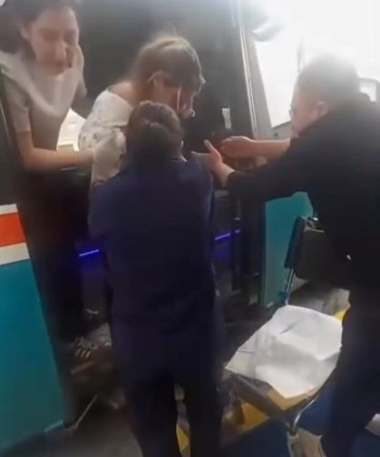 Yolculuk sırasında sancılanan kadın doğum yaptı