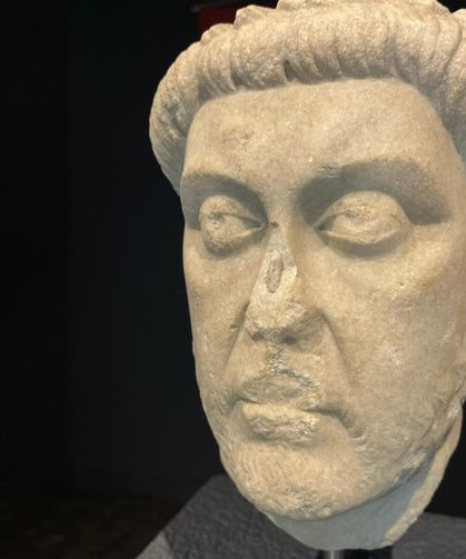 ABD’den iade edilen Smyrna kökenli heykel başı İzmir’de sergileniyor