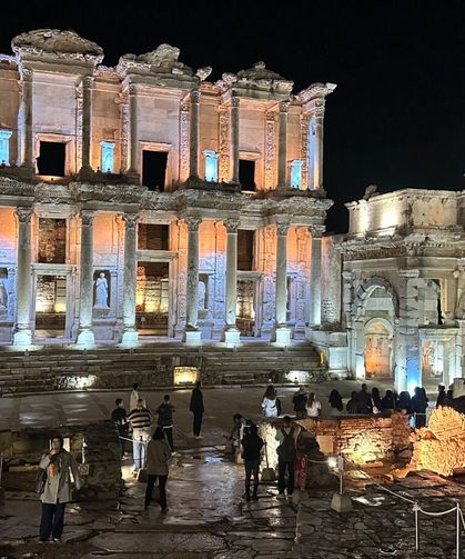 Efes’te gece müzeciliği gençlerle buluşuyor