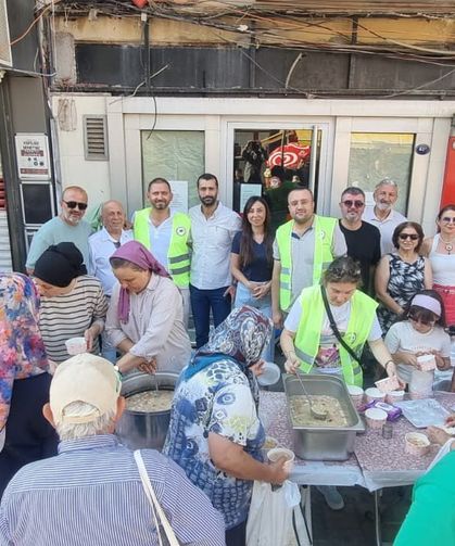 İzmir Uşaklılar ve Egeliler Dayanışma Derneği’nden birlik ve bereket buluşması: 2. aşure etkinliği gerçekleşti