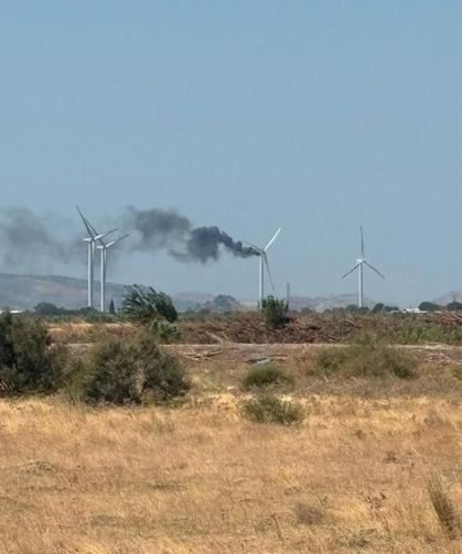 Bergama’da rüzgar türbini alev alev yandı!