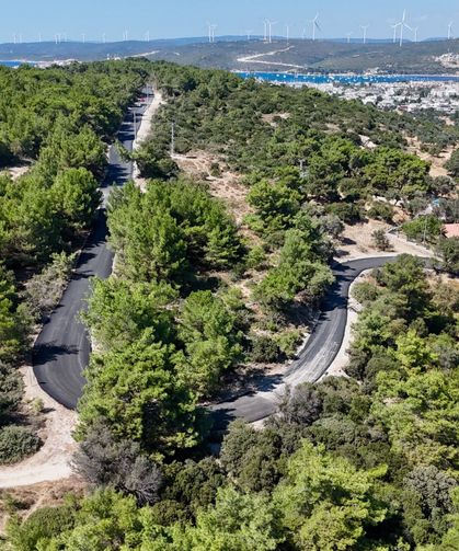 Seferihisar’da üstyapı çalışmaları Teos Caddesi’ne uzandı