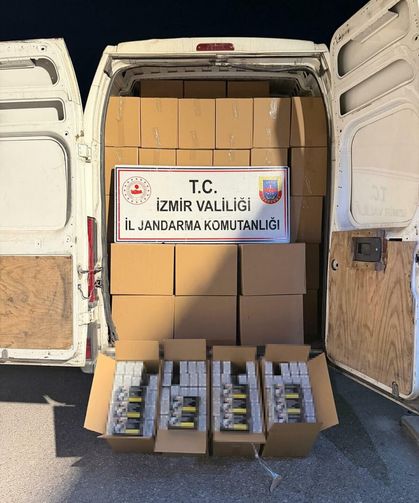 Bornova’da minibüsten 2,6 milyon bandrolsüz makaron çıktı