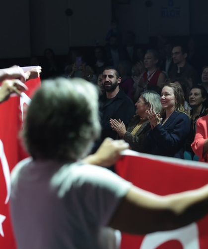 Konak’ın çınarlarından Cumhuriyet’e anlamlı gösteri