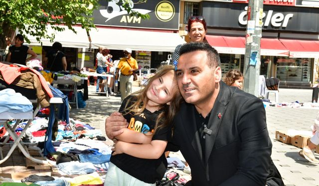 Çiğli'de yardım melekleri bayramlık sevinç yaşatıyor