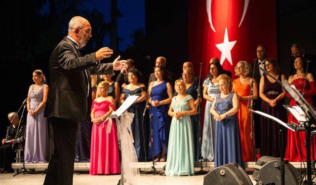 Cumhuriyet ezgileri Bornova’da yankılandı