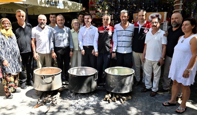 Dikili’de koruk şerbeti kazanlarda kaynadı