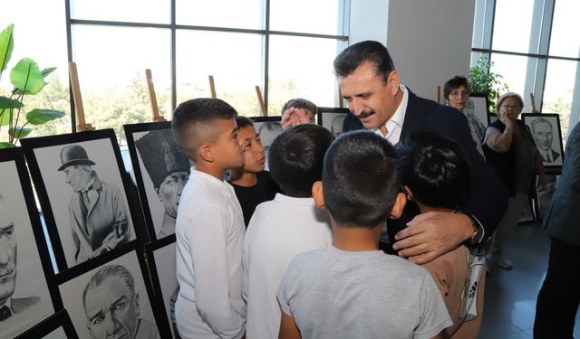 Dikili’de “Sarı Saçlı Mavi Gözlüm” sergisi