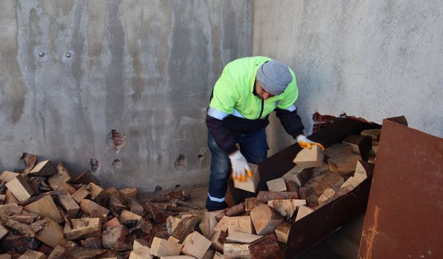 Dikili'den ihtiyaç sahiplerine sıcak destek: Doğanın gücü evleri ısıtıyor!