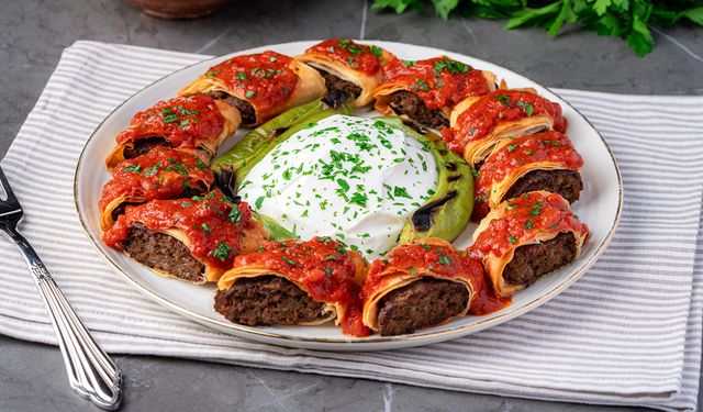 Şefler bile bu tarifi kıskanacak! Beyti kebabı artık evde