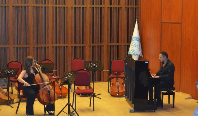 Genç yeteneklerden Ege Üniversitesi’nde viyolonsel dinletisi