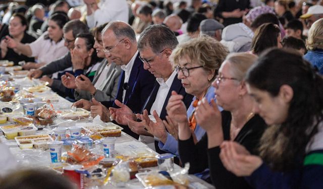 İzmir Büyükşehir'in dayanışma sofrası bu kez Gaziemir’de kuruldu