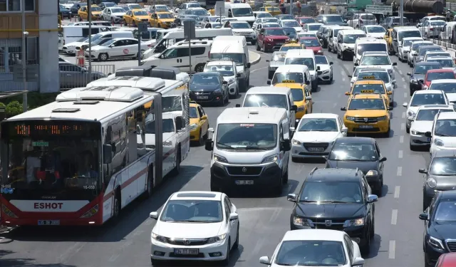 Motorine indirim sonrası İzmir'in ilçelerinde bezin ve motorin fiyatları ne kadar oldu? Buca, Bayraklı, Konak, Bornova, Gaziemir, Karşıyaka, Çiğli...