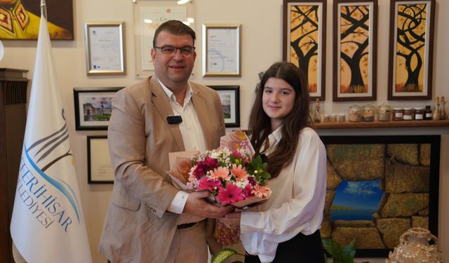 Seferihisar Belediye Başkanı İsmail Yetişkin, başkanlık makamını devretti