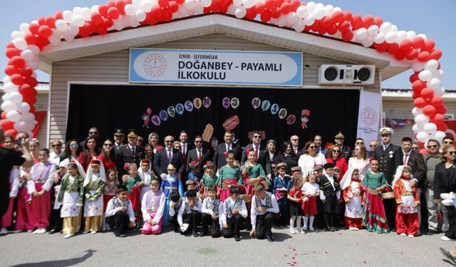 Seferihisar’da 23 Nisan sevinci hem törende hem şenlikte yaşandı