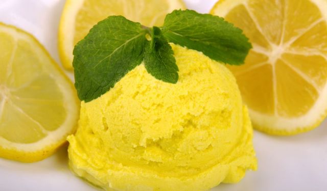Her mevsim tadına doyulmaz limonlu dondurma tarifi