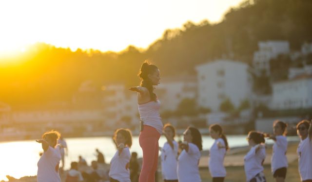 Bayraklı'da günbatımında beden ve zihin yenilendi