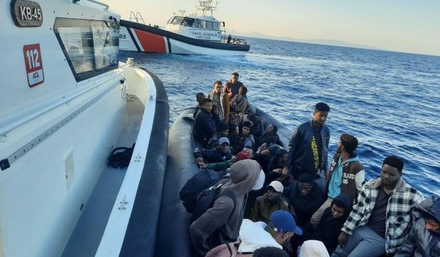İzmir’in İki ilçesinde göçmen alarmı! Motoru arızalanan botta can pazarı