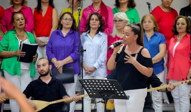 Bayraklı’da Türk Halk Müziği coşkusu