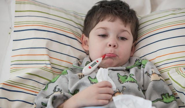 Bu belirti varsa çocuğunuzu okula göndermeyin!