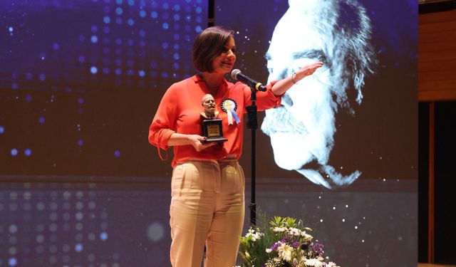 Helil Kınay’a tiyatro hamlesiyle anlamlı ödül