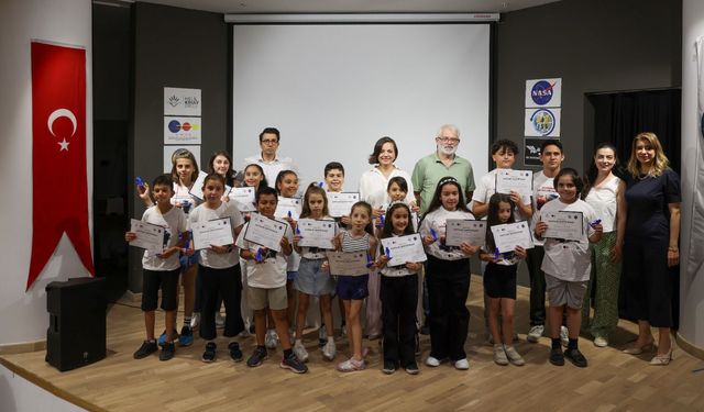 Geleceğin bilim insanları Karabağlar’da ödüllendirildi