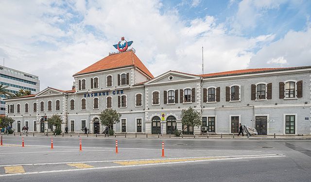 Basmane'den trenle ulaşılabilen tarihi pazar: Yerli ve yabancı turistlerin yeni favorisi
