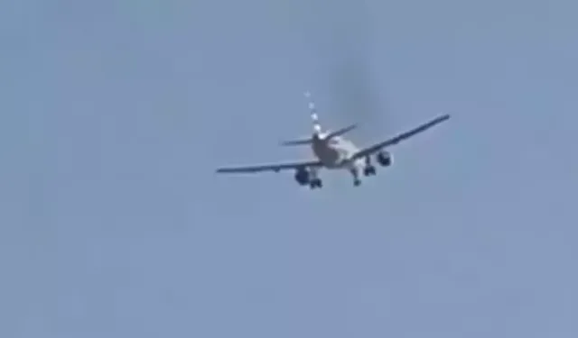 Yolcu uçağının motoru alev aldı, panik yaşandı!