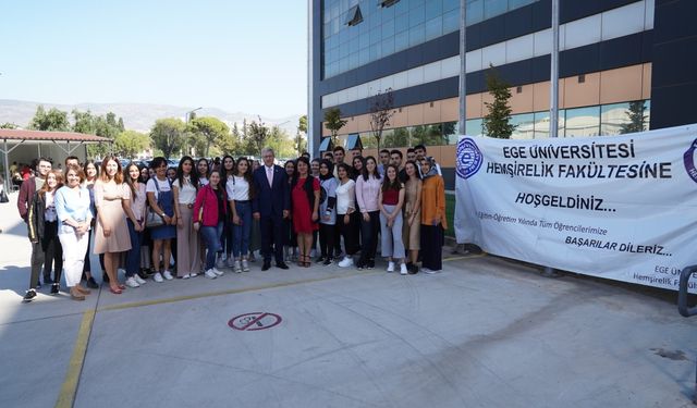 Ege Üniversitesi, akademik başarıyı fidanlarla taçlandırıyor