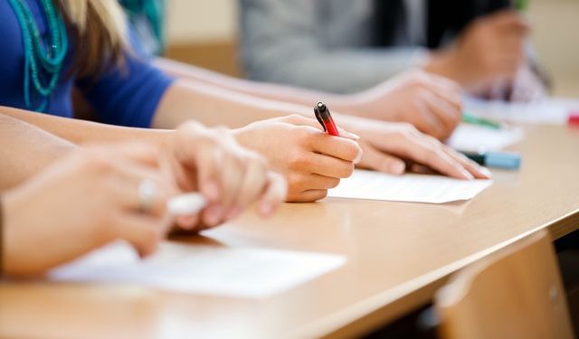 Sınava hazırlanan adaylar dikkat! AGS sınav giriş belgeleri erişime açıldı