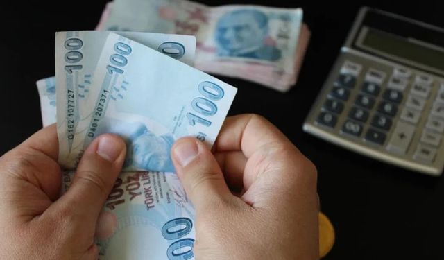 Memur ve emekliler dört gözle bekliyor: Maaş farkı ödemeleri ne zaman hesaplara geçecek?