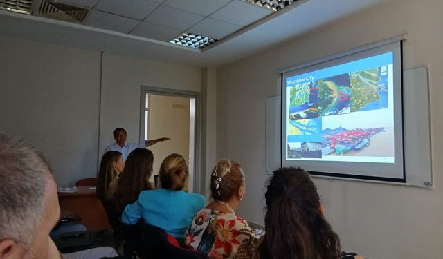 Ege’nin deri profesörü, geleceğin tasarımcılarını yetiştiriyor