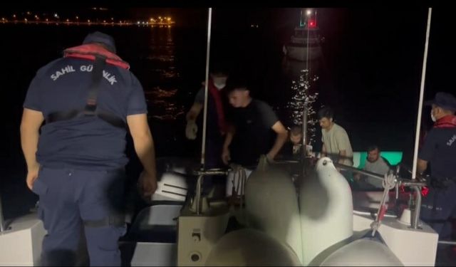 İzmir açıklarında gece operasyonu: 40 düzensiz göçmen yakalandı