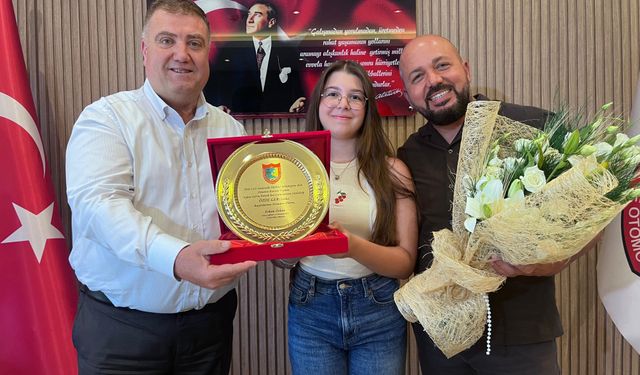 Taksici babanın gururu: İzmirli Özde LGS’de tam puan aldı
