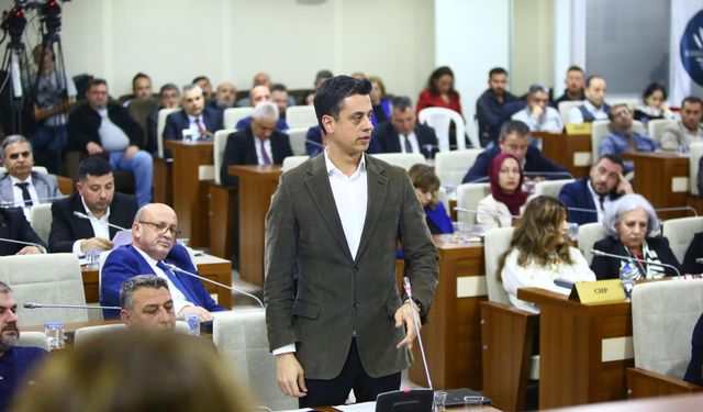 AK Partili Eroğlu'ndan Karabağlar Belediyesi'nde "Bankamatik İlçe Başkanı" çıkışı