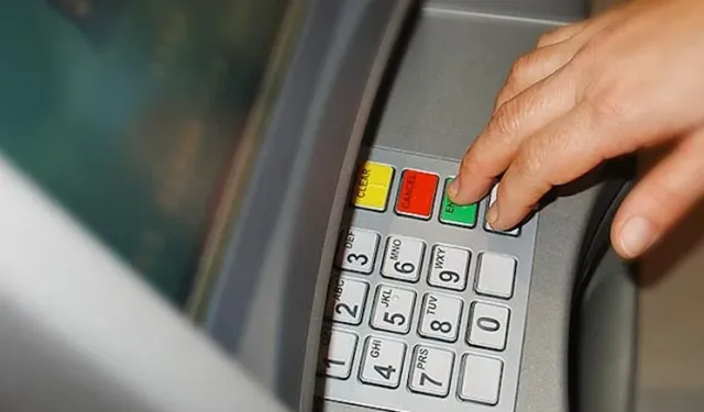 ATM'de işlem yaparken dikkat! Dolandırıcılar bu detayları kullanıyor