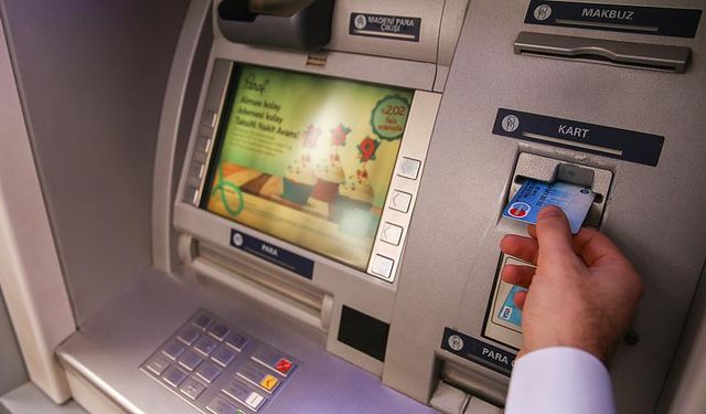 Bankalarda yeni dönem: ATM'lerden para çekenler dikkat!